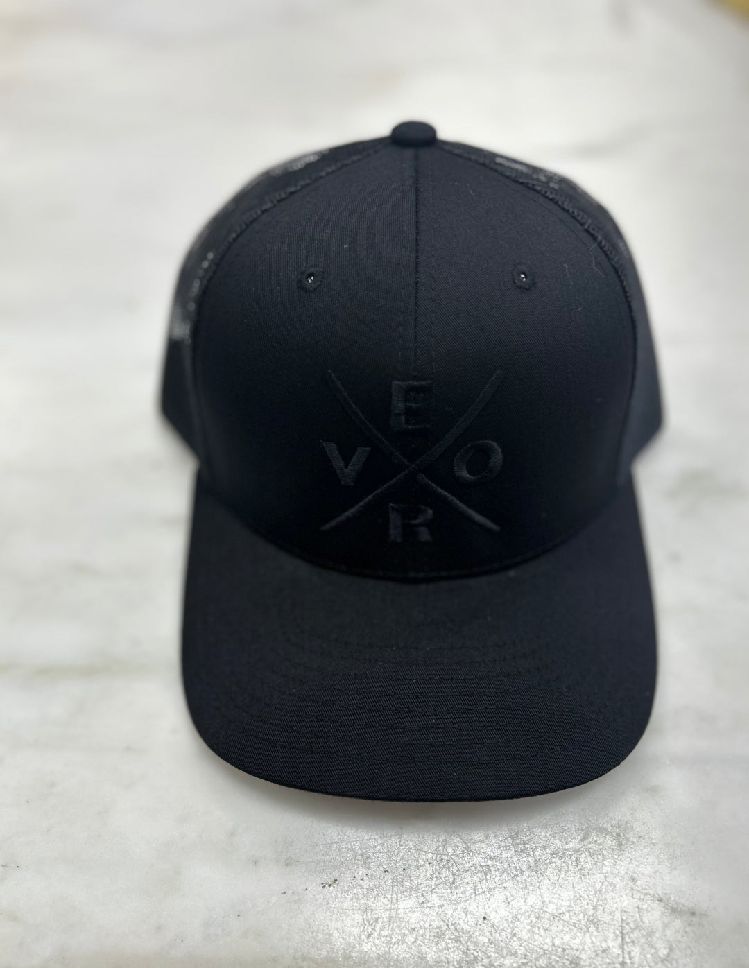 Vero Trucker Hat - Black & Black