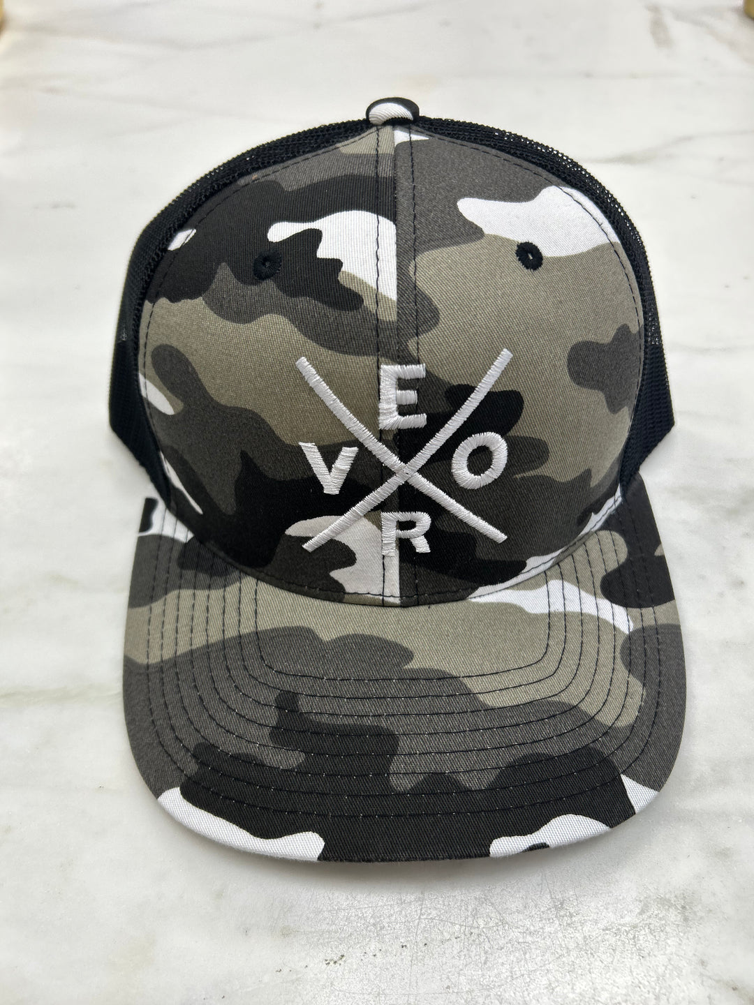 Vero Trucker Hat - Camo & Black