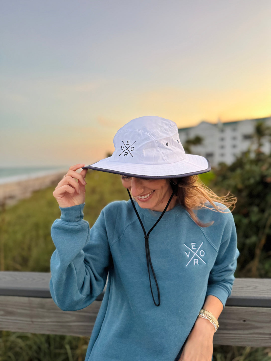 Vero Wide Brim Sun Hat - White and Navy