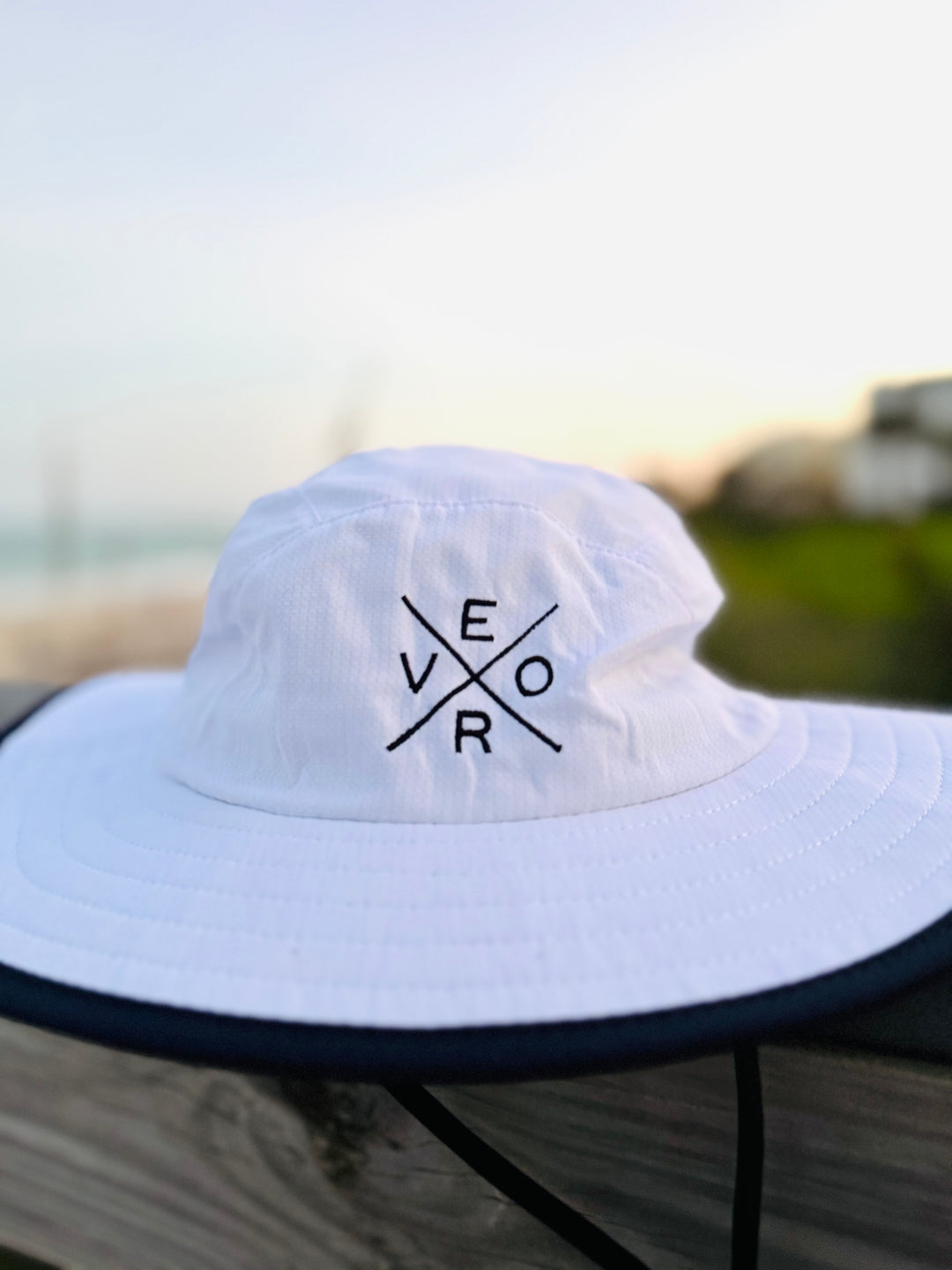 Vero Wide Brim Sun Hat - White and Navy