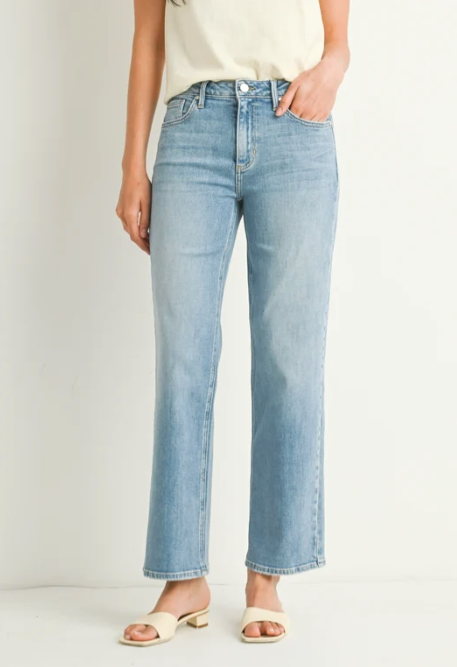 The Stretchy Straight Jeans - Light Wash