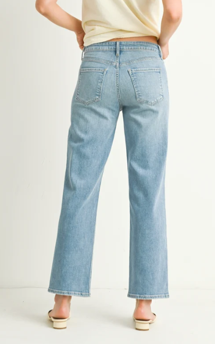 The Stretchy Straight Jeans - Light Wash