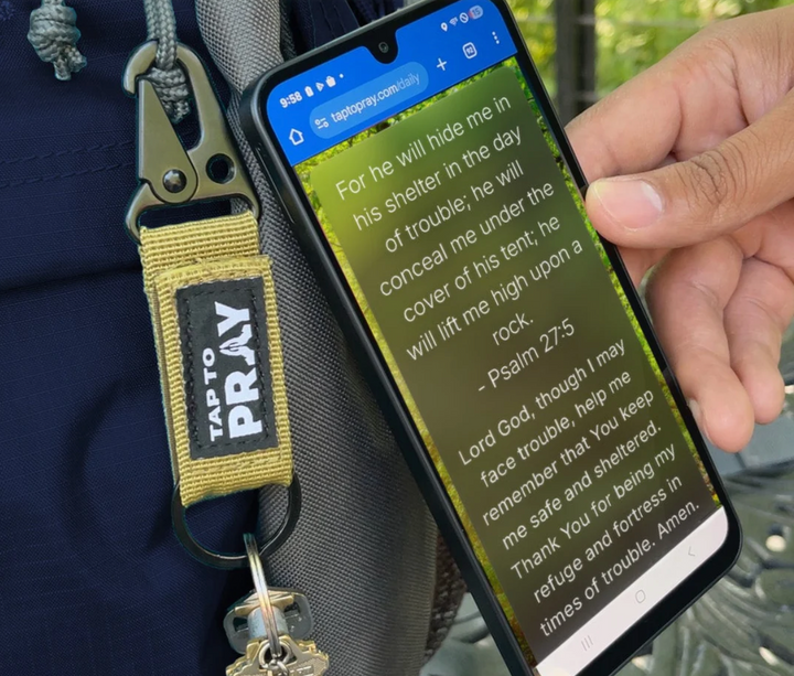 Tap To Pray® Tactical Carabiner Keychain - Sahara Camo