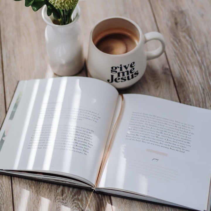 The Daily Grace Co - Take Heart | A 90-Day Devotional