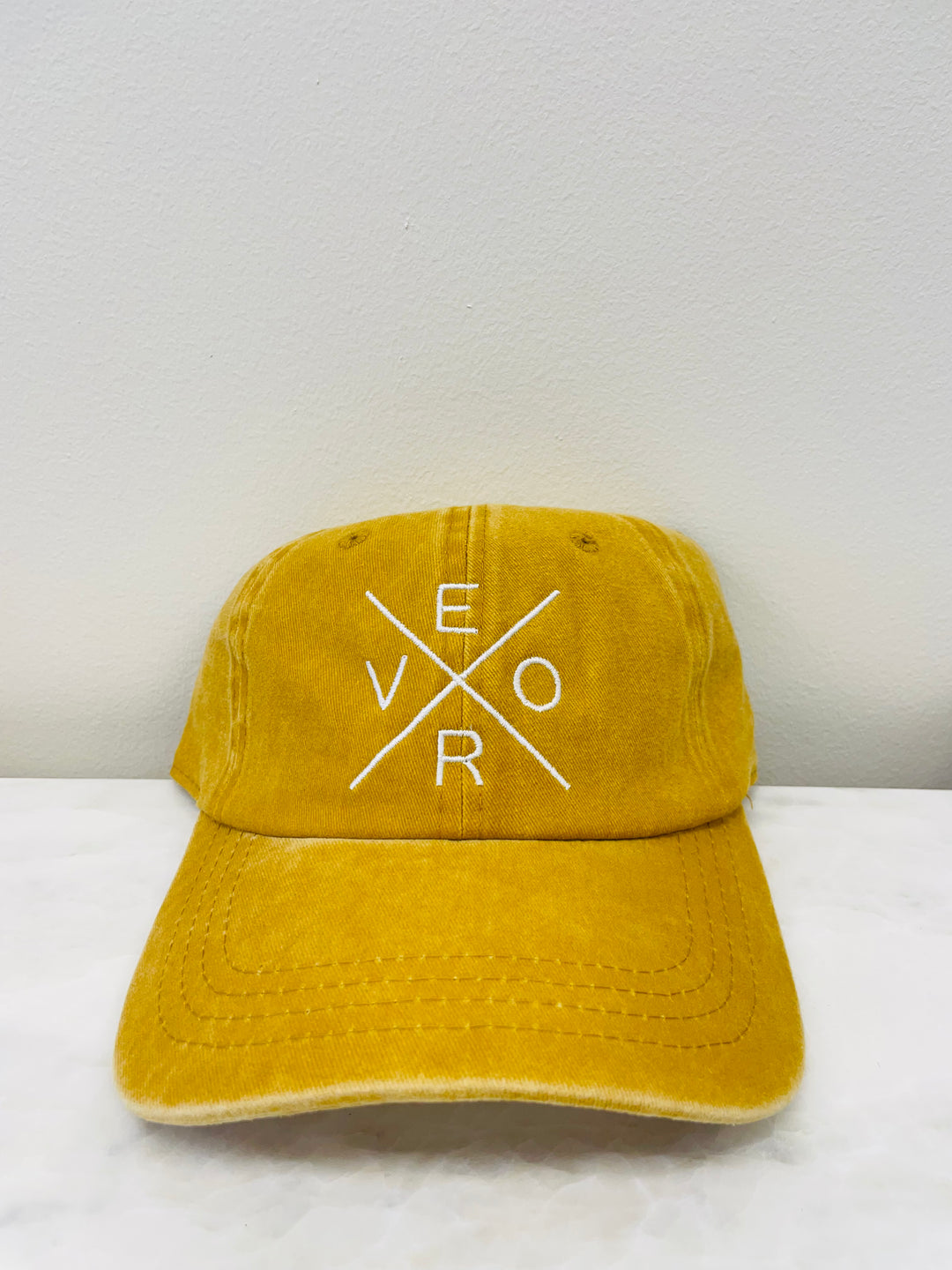 Vero Hat - Gold & White