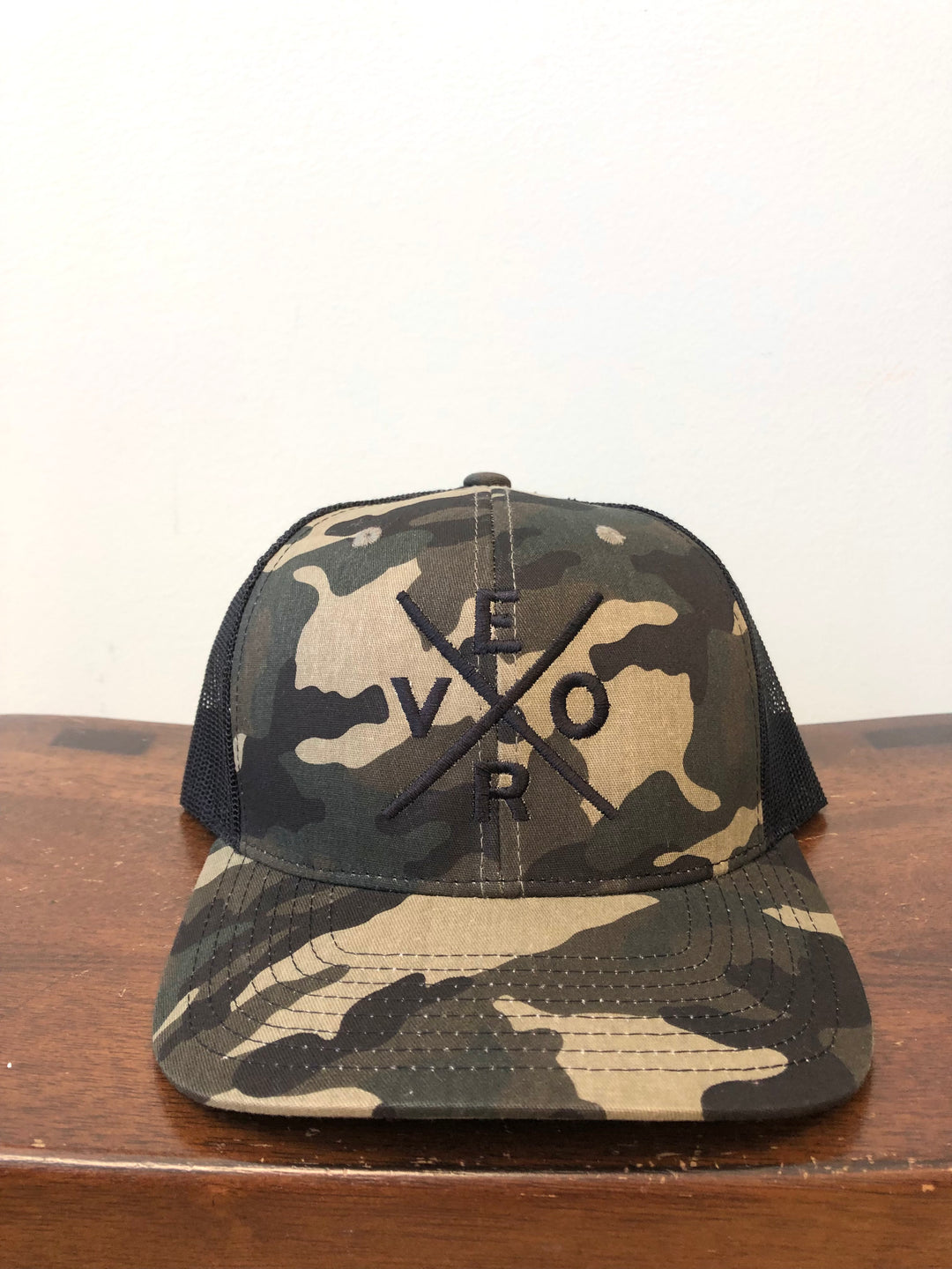 Vero Trucker Hat - Camo & Black