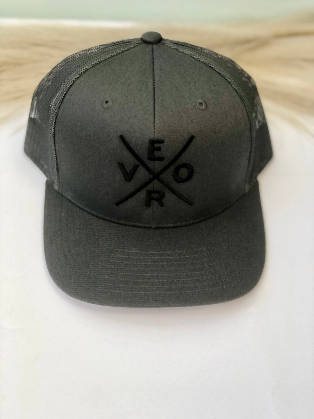 Vero Trucker Hat - Dark Green & Black