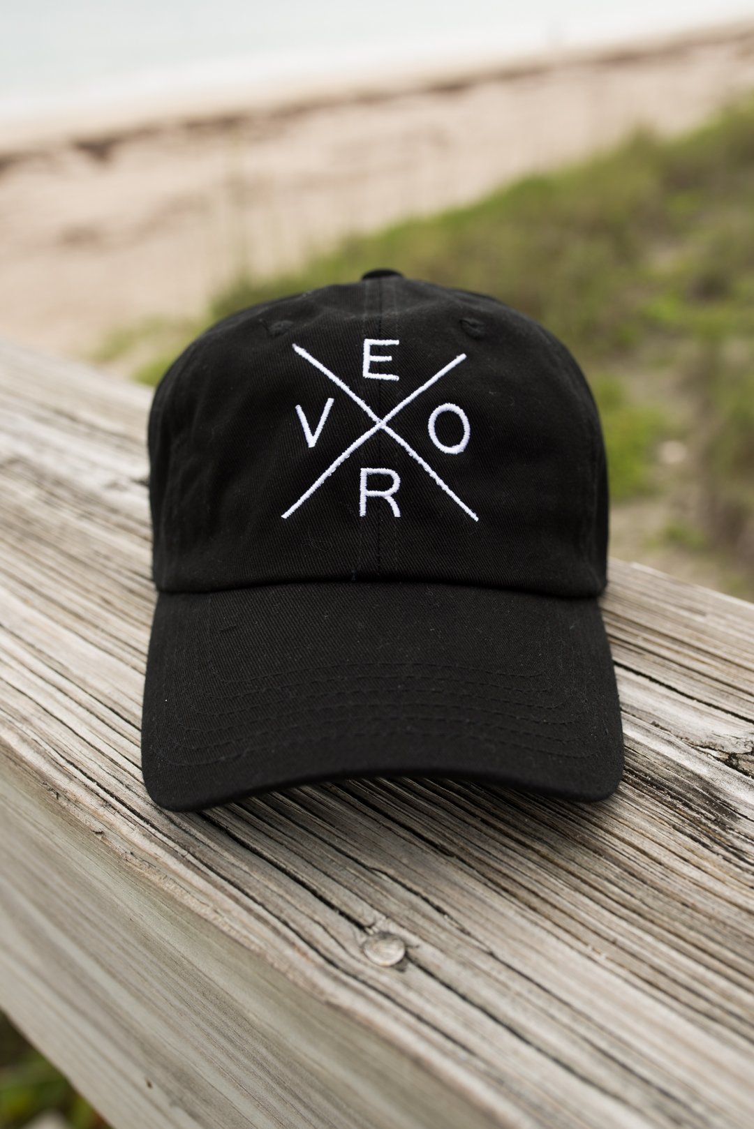 Vero Hat - Black & White